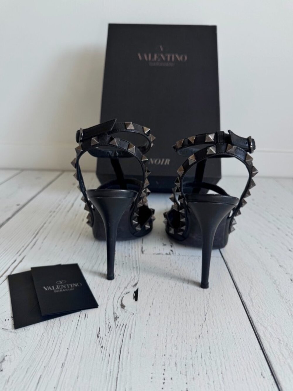 Valentino Garavani - Matte Black Rockstud Leather Pumps - Picture 7 of 7